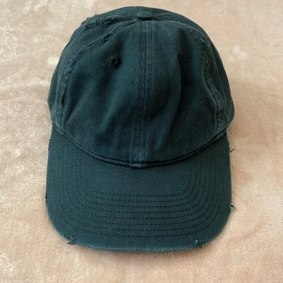 NEW! SKIMS Distressed Cap Skims Distressed Cap - Soot | Editorialist main image 3